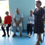 Wspólne zajęcia słuchaczy Uniwersytetu Trzeciego Wieku (grupa języka niemieckiego) z uczniami Technikum (grupa języka niemieckiego – uczniowie z klasy 1 AUA kształcący się w zawodach technik automatyk i technik analityk)
