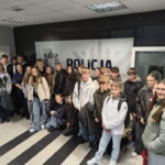 Uczniowie klasy mundurowej z wizytą w komendzie powiatowej policji w Opocznie
