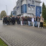 Uczniowie klasy mundurowej z wizytą w komendzie powiatowej policji w Opocznie