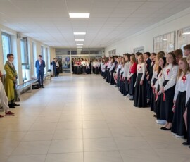 Szkoła do hymnu