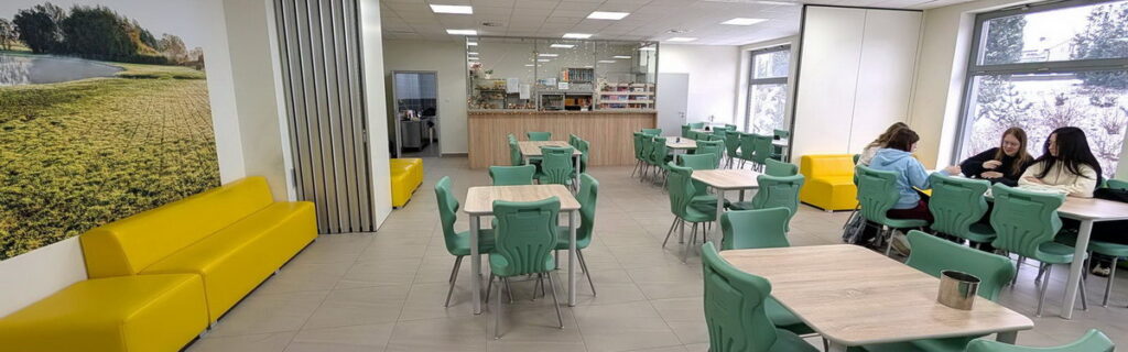 Baza szkoły - szkolna stołówka