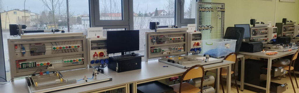 Baza szkoły - pracownia automatyki