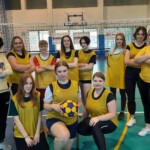 Tydzień Optymizmu - Klasa 2LOP na żółtej lekcji wychowania fizycznego