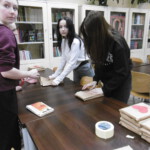 Randka w ciemno z książką… czyli Walentynki w Naszej Bibliotece