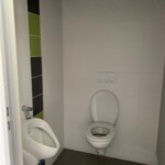 Zdjęcie nr 2. Wyremontowana toaleta męska.