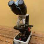 Zdjęcie nr 7. Mikroskop.