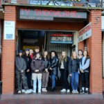 Uczniowie technikum hotelarstwa poznają zasady funkcjonowania lokali gastronomicznych w Opocznie