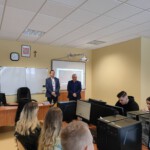 SPOTKANIE UCZNIÓW ZSP Z PRZEDSTAWICIELEM URZĘDU SKARBOWEGO W OPOCZNIE