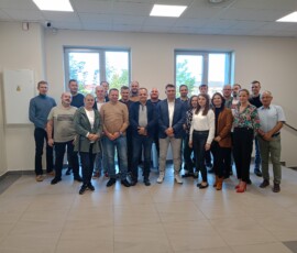 Zajęcia grupowe przeszkolonych osób - uczestnicy wraz ze szkoleniowcami